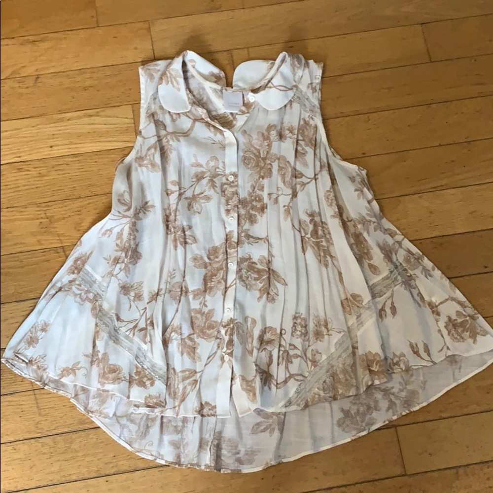 MAKE AN OFFER DONATING SOON Sleeveless button up